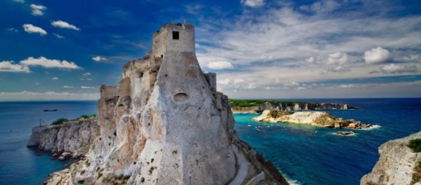 Ιταλικά νησιά ζητούν κατ'εξαίρεση εμβολιασμούς για τον τουρισμό